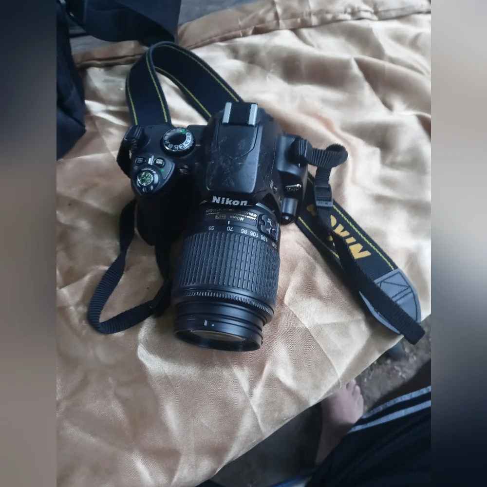 Nikon D40 camera with lense and carry bag